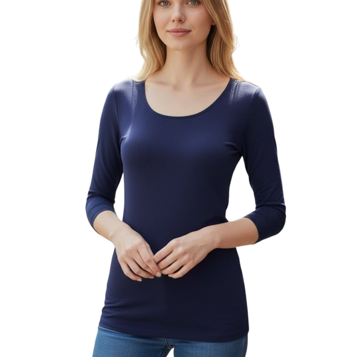 mujer viste blusa de manga 1/2 color azul marino cuello redondo, blusa casual